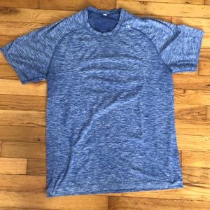 Men’s lululemon T-shirt